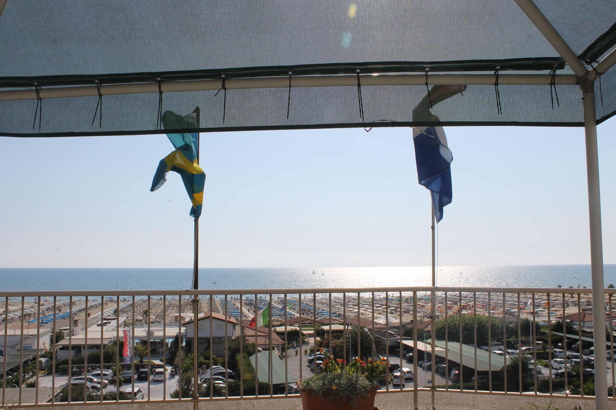 Hotel Brasilia Marina di Pietrasanta Exterior foto