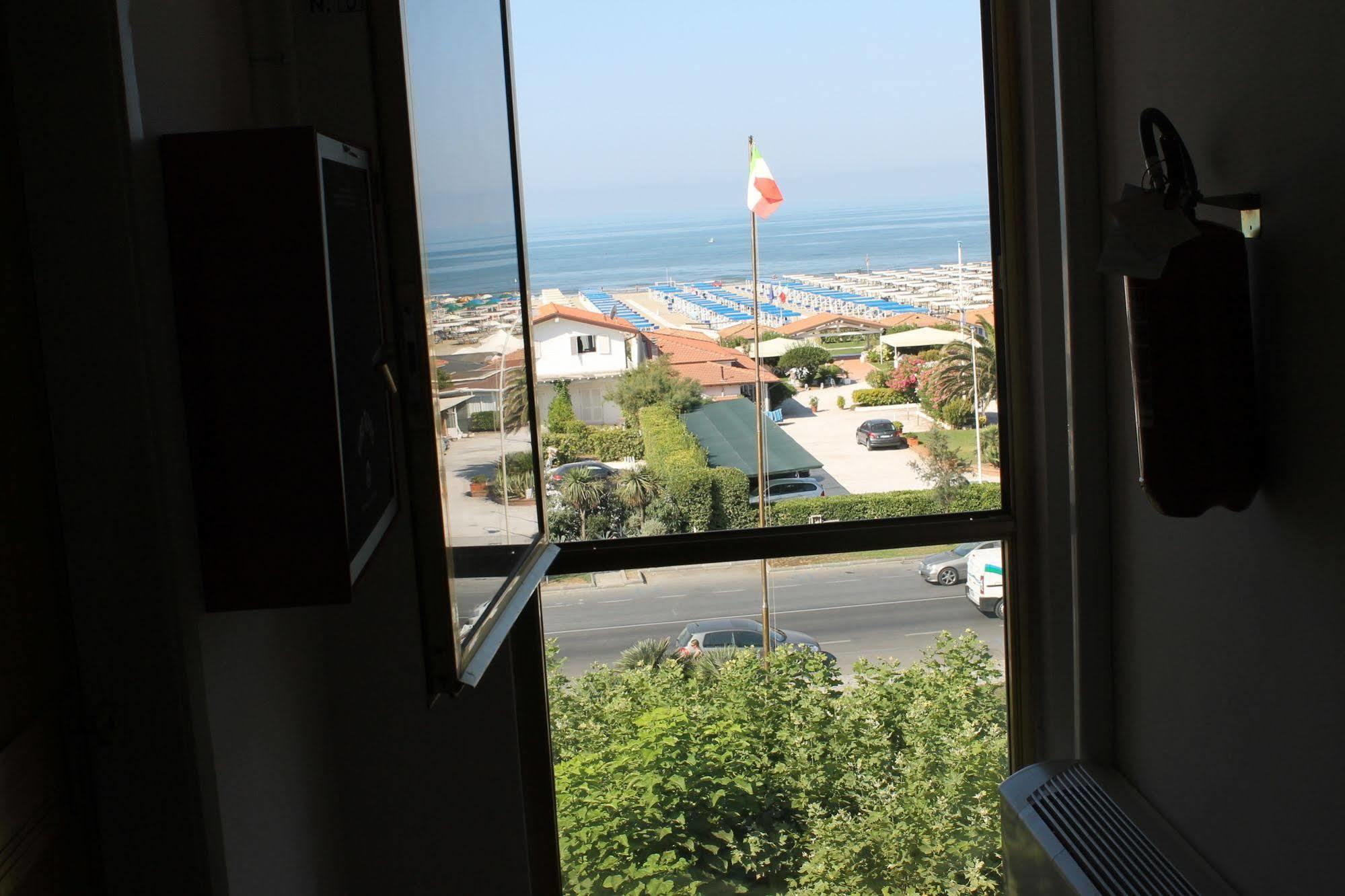 Hotel Brasilia Marina di Pietrasanta Exterior foto