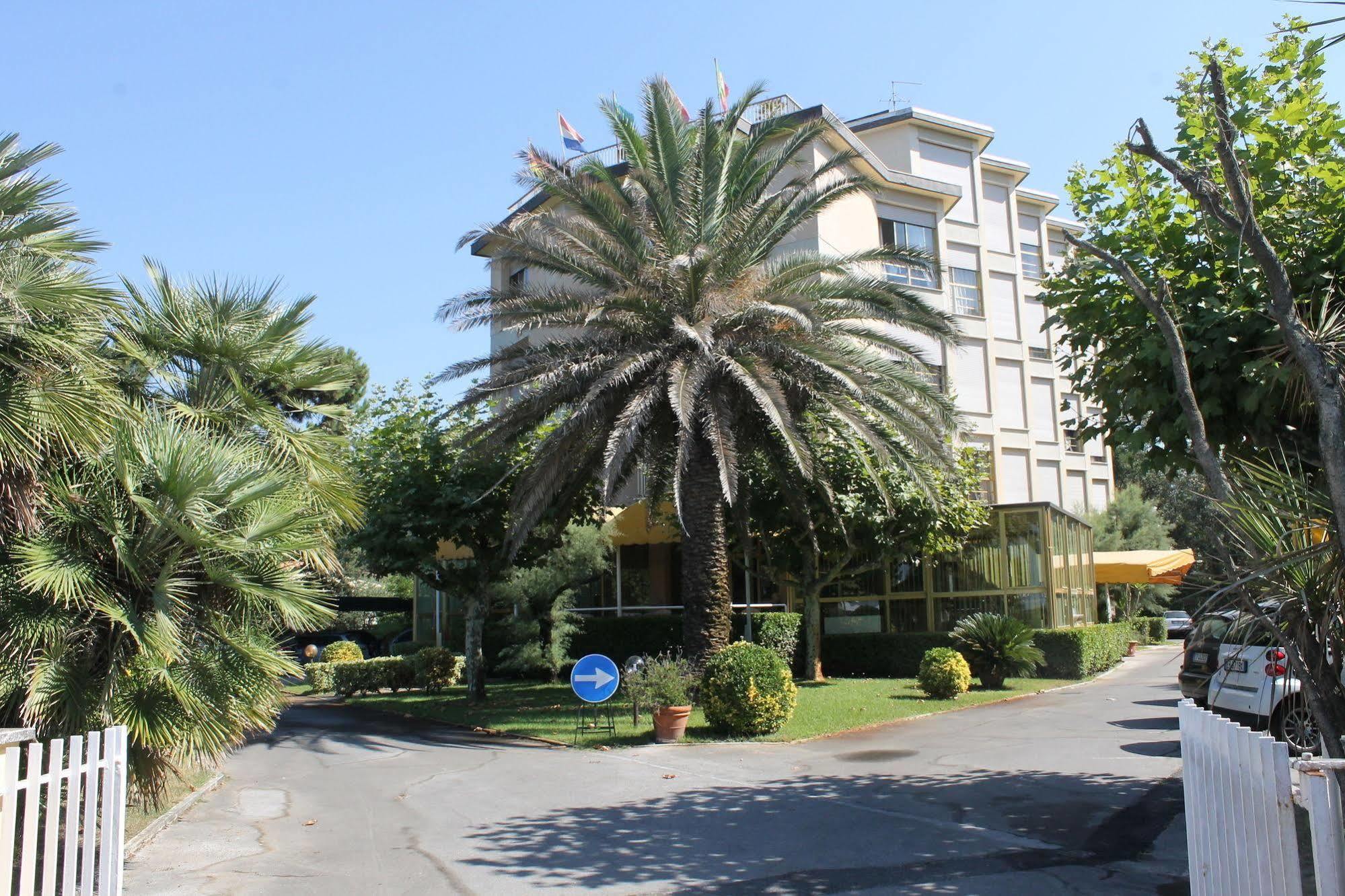 Hotel Brasilia Marina di Pietrasanta Exterior foto