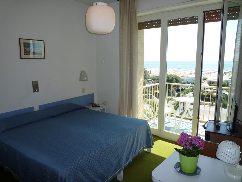 Hotel Brasilia Marina di Pietrasanta Quarto foto